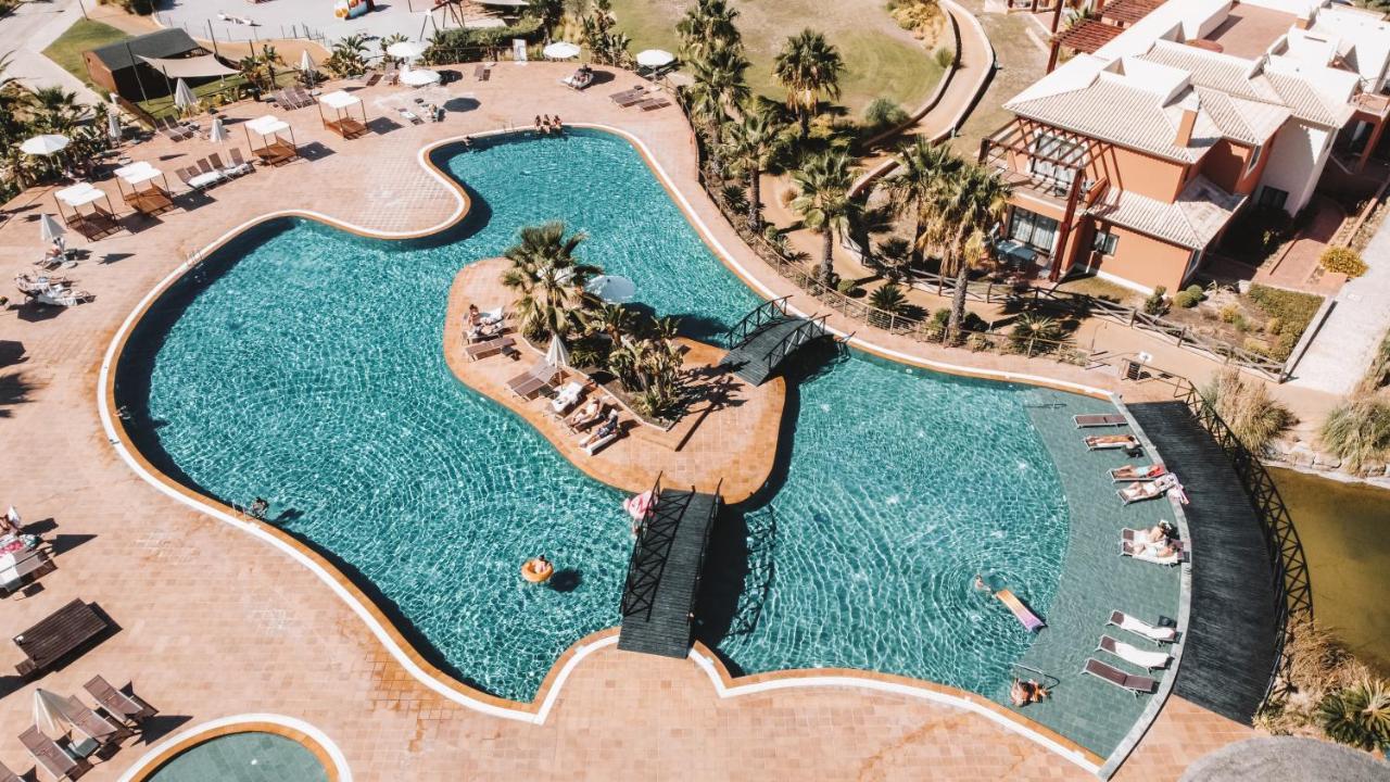 Monte Santo Resort Carvoeiro  Exteriér fotografie Aerial view of the pool at the Sheraton Hotel