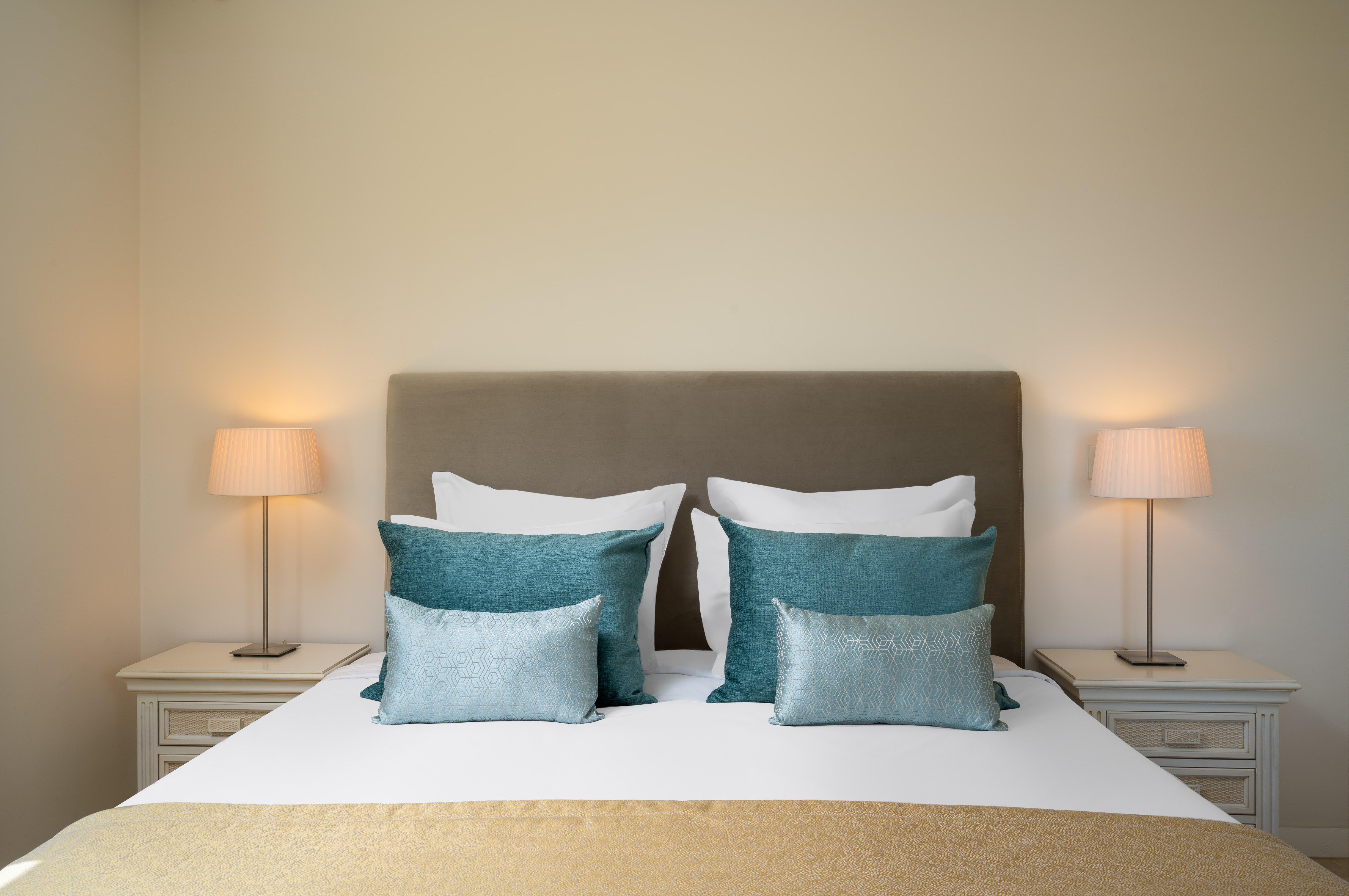 Monte Santo Resort Carvoeiro  Exteriér fotografie A bed with cushions