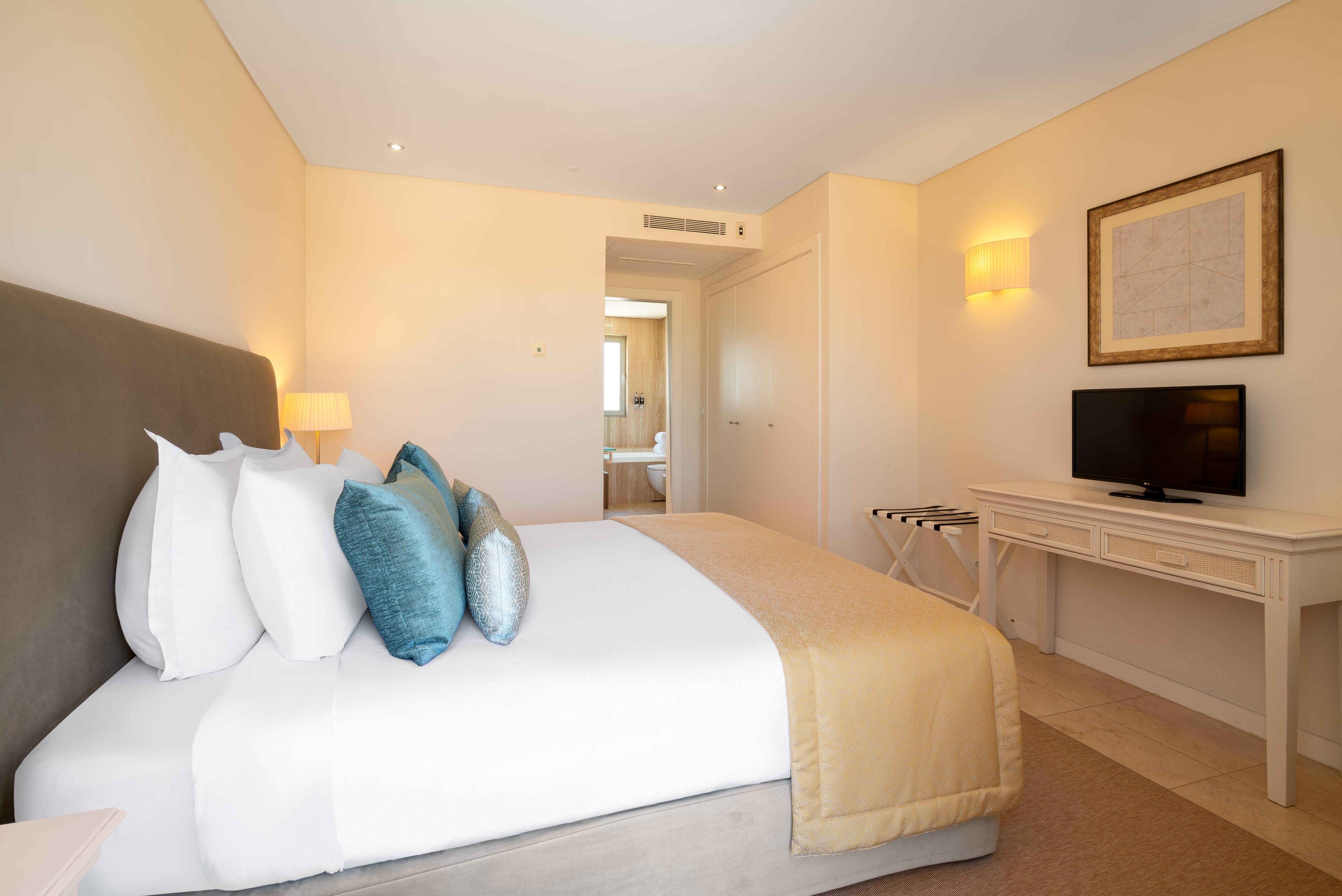 Monte Santo Resort Carvoeiro  Exteriér fotografie A bedroom at the hotel