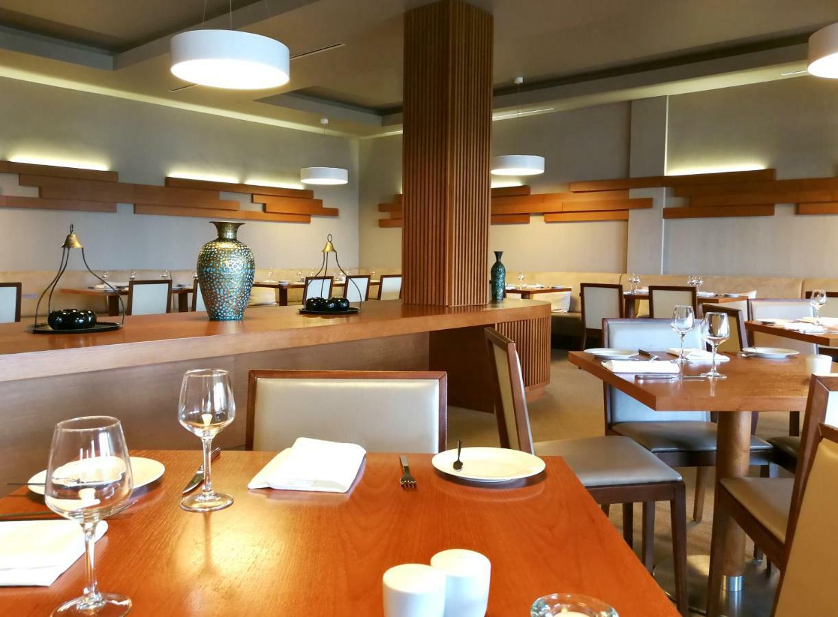 Monte Santo Resort Carvoeiro  Exteriér fotografie Interior of the restaurant
